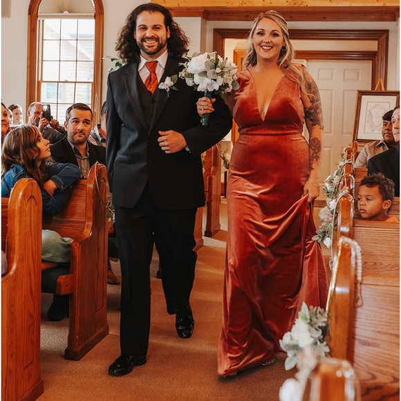 Bridesmaid dress wore once. I am 5’7 - Picture 3 of 3